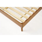 Lit plateforme en bois d'acacia King Size avec pieds évasés