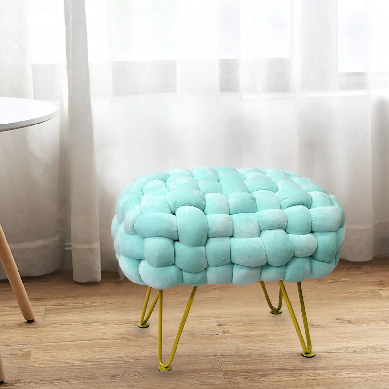 Tête de lit capitonnée ailée avec détails touffetés