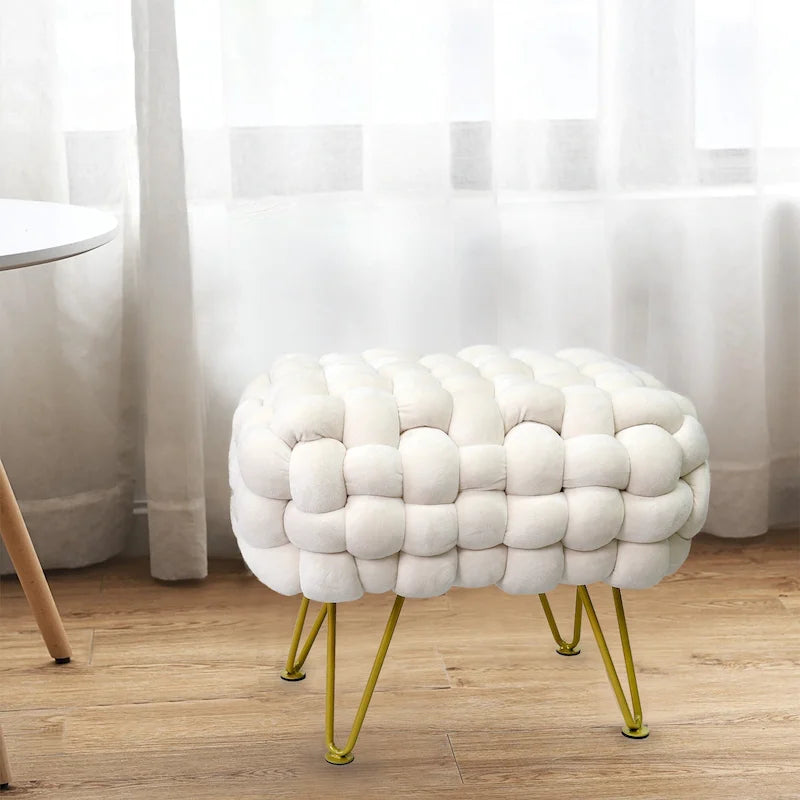 Tête de lit capitonnée ailée avec détails touffetés