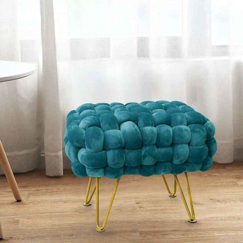 Tête de lit capitonnée ailée avec détails touffetés