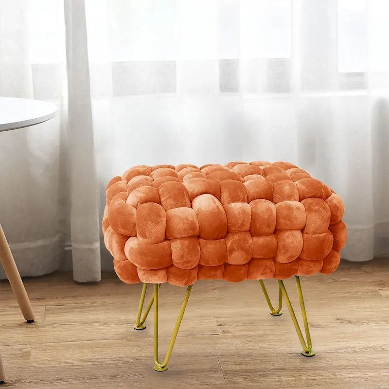 Tête de lit capitonnée ailée avec détails touffetés