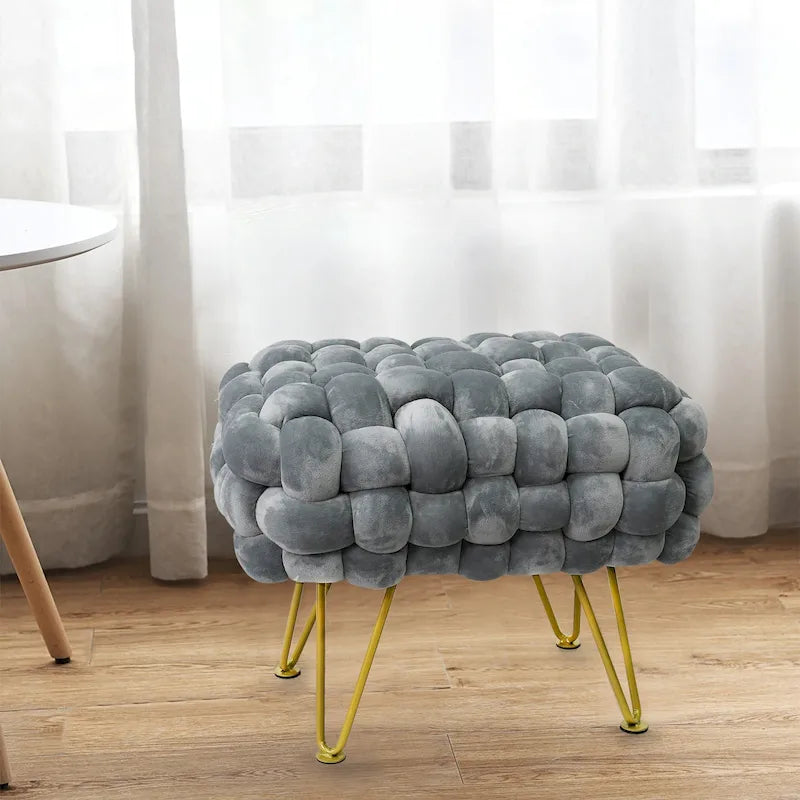 Tête de lit capitonnée ailée avec détails touffetés