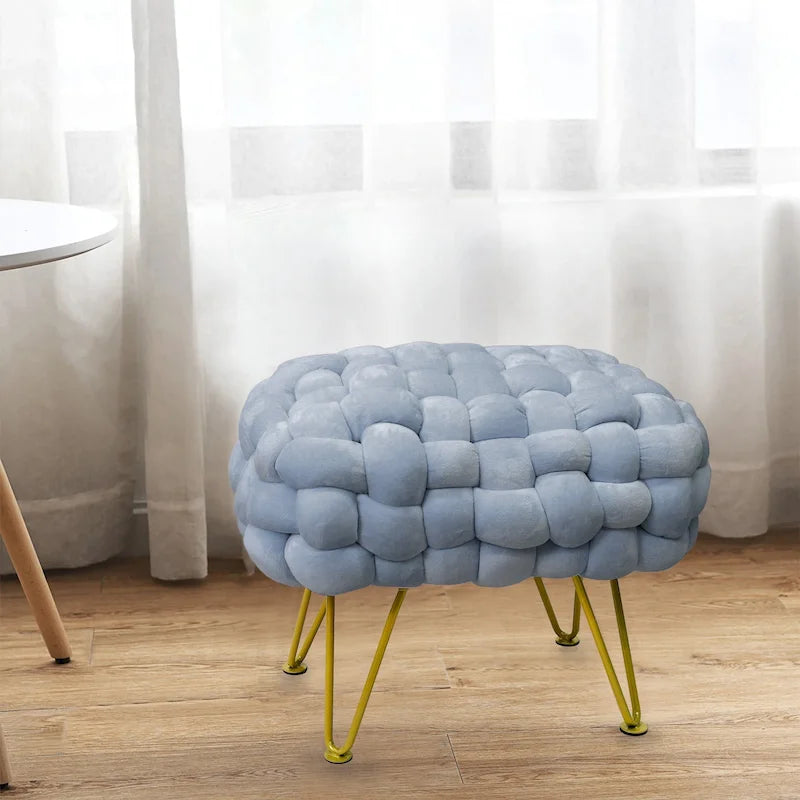 Tête de lit capitonnée ailée avec détails touffetés