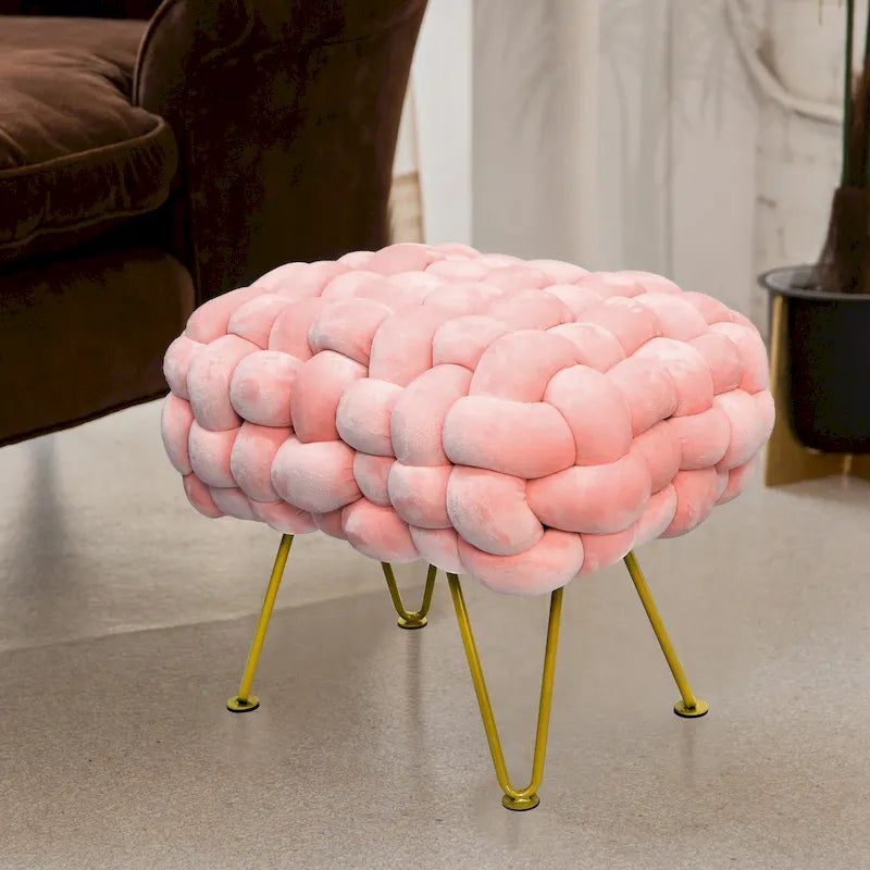 Tête de lit capitonnée ailée avec détails touffetés