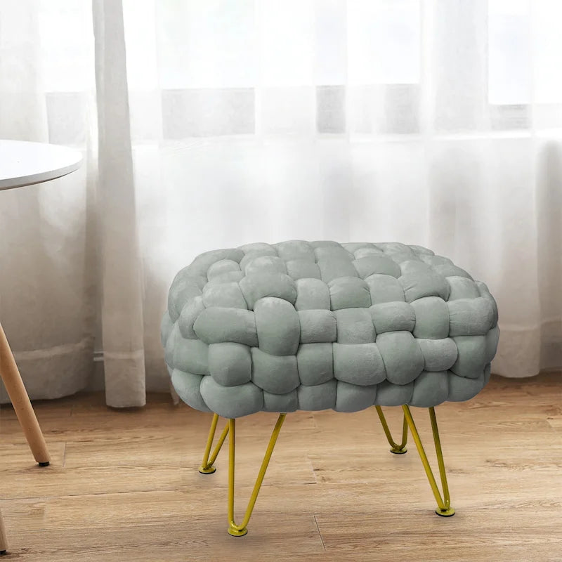 Tête de lit capitonnée ailée avec détails touffetés
