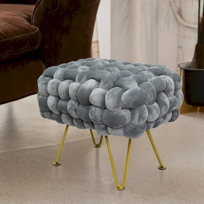 Tête de lit capitonnée ailée avec détails touffetés