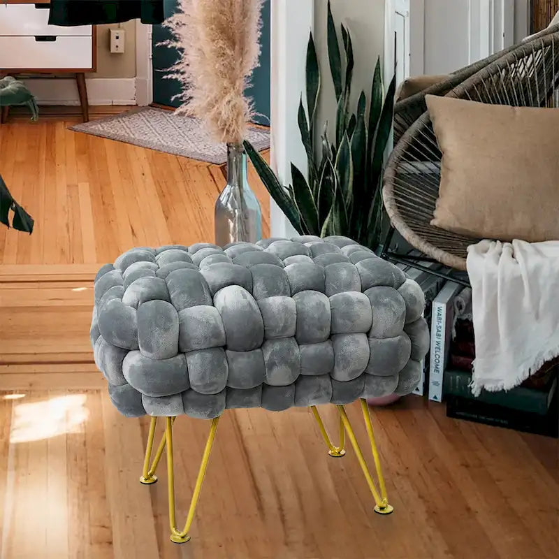 Tête de lit capitonnée ailée avec détails touffetés