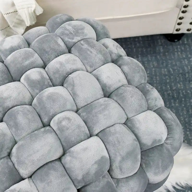 Tête de lit capitonnée ailée avec détails touffetés