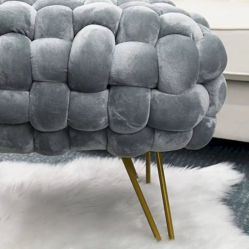 Tête de lit capitonnée ailée avec détails touffetés