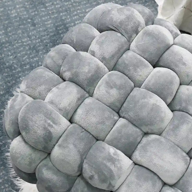 Tête de lit capitonnée ailée avec détails touffetés