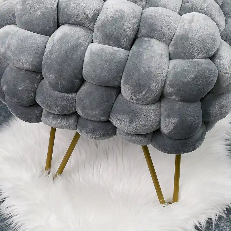 Tête de lit capitonnée ailée avec détails touffetés