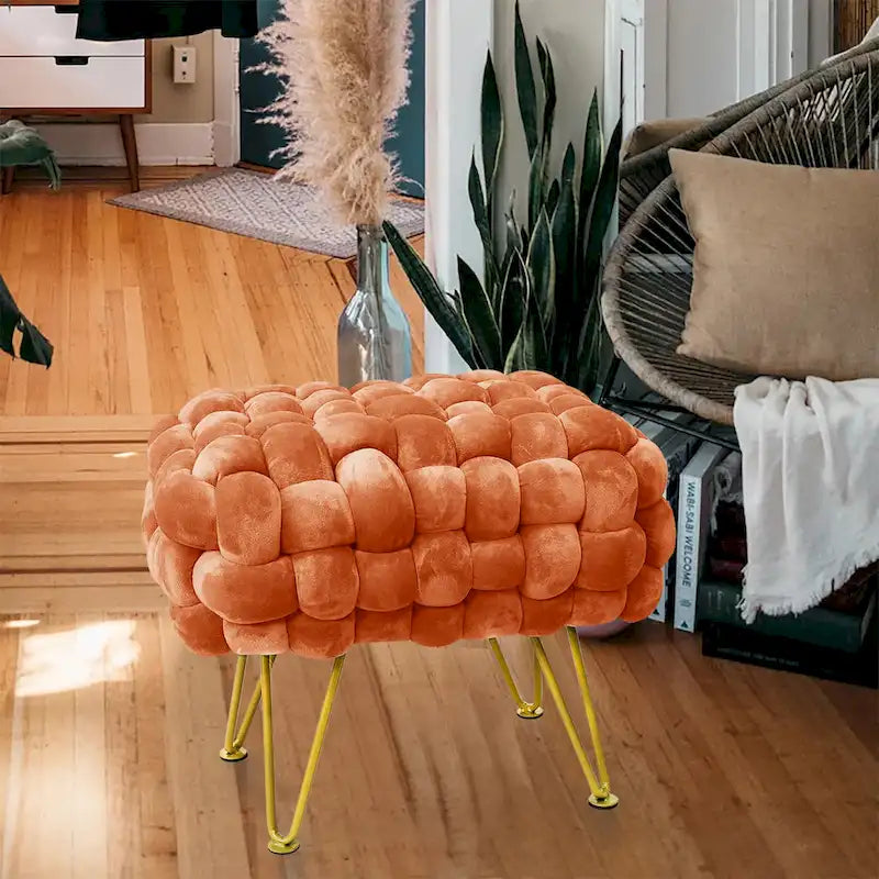 Tête de lit capitonnée ailée avec détails touffetés
