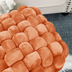 Tête de lit capitonnée ailée avec détails touffetés