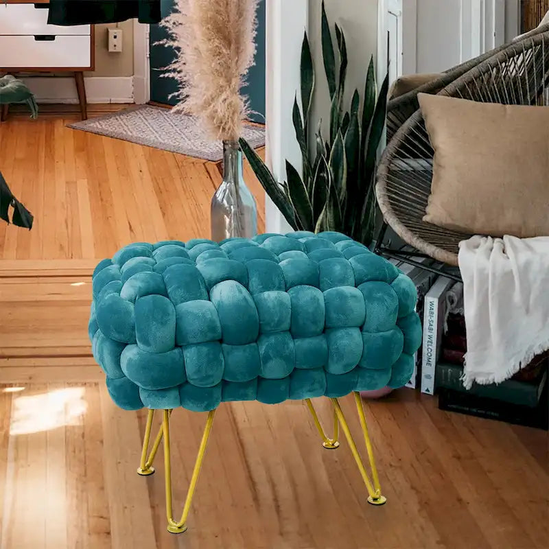 Tête de lit capitonnée ailée avec détails touffetés