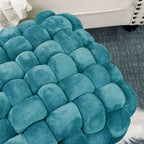 Tête de lit capitonnée ailée avec détails touffetés