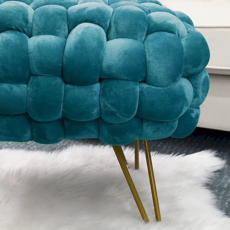 Tête de lit capitonnée ailée avec détails touffetés
