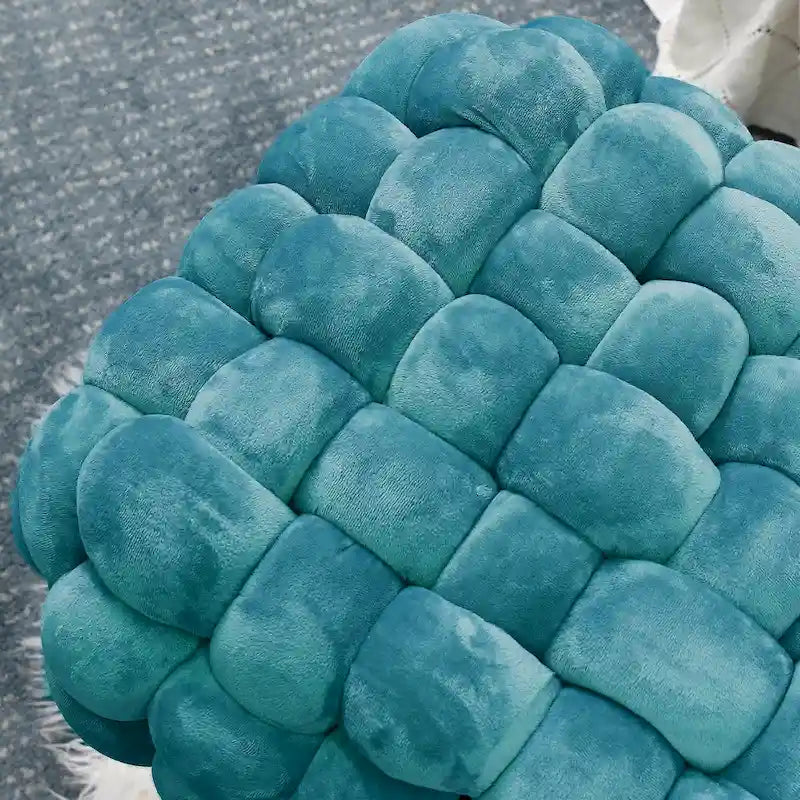 Tête de lit capitonnée ailée avec détails touffetés