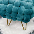 Tête de lit capitonnée ailée avec détails touffetés