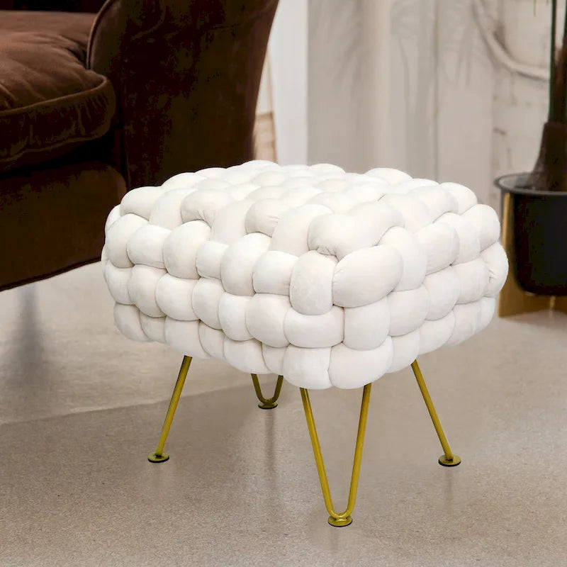 Tête de lit capitonnée ailée avec détails touffetés