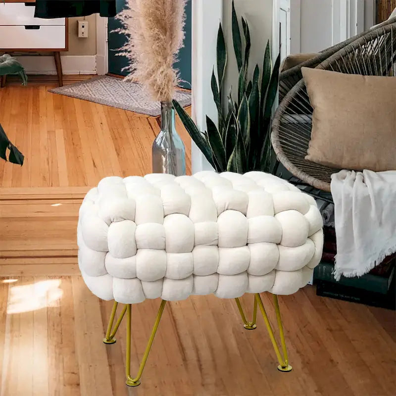 Tête de lit capitonnée ailée avec détails touffetés