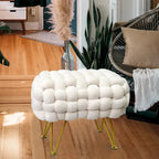 Tête de lit capitonnée ailée avec détails touffetés