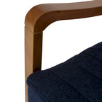 Fauteuil inclinable à dossier poussé avec coutures horizontales et cadre en bois d'hévéa