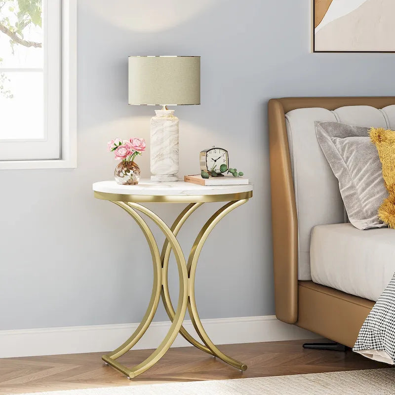 Table d'appoint ronde avec plateau aspect marbre et structure en métal