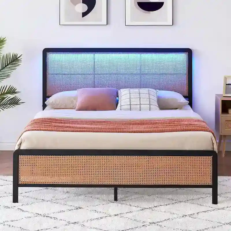 Cadre de lit plateforme en métal avec lumières LED et tête de lit tressée